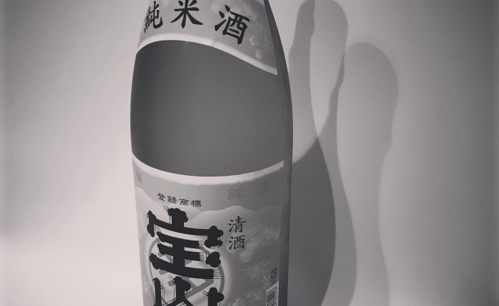 ﻿Takarayama 宝山 Junmai 純米, Sake rice: Gohyakuman-goku 酒米:五百万石, sake meter value 日本酒度 +3, Niigata 新潟 Traditional and authentic sake 懐かしさを感じさせる酒 #sake #niigata #酒 #新潟